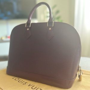 Louis Vuitton Plum Alma PM (Epi Leather)